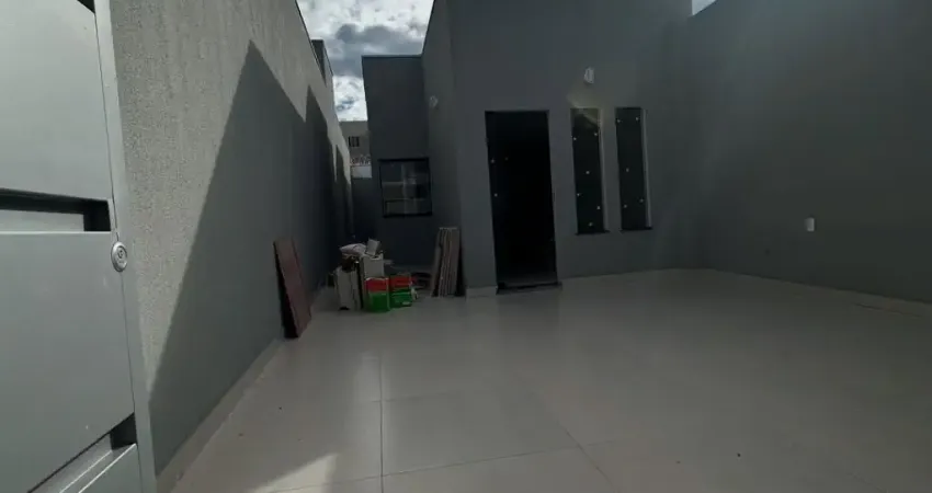 CASA LINDA, CORREDOR E BEM MONTADINHA