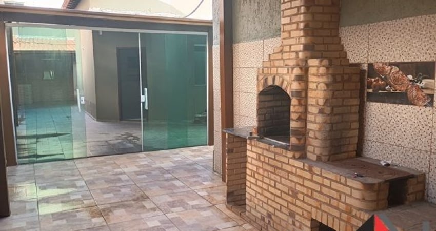 Linda casa linear 3 quartos, área gourmet, 50 metros da praia - Barra de São João