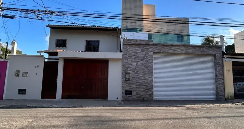 Predio residencial com linda casa com quintal, garagem e bem pertinho do mar