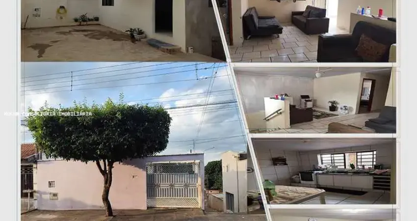 Sobrado para Venda em Presidente Prudente, Conjunto Habitacional Jardim Humberto Salvador, 3 dormitórios, 2 banheiros, 2 vagas