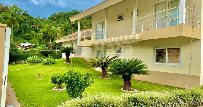 Casa alto padrão a venda no bairro Jardim Maluche em Brusque/SC
