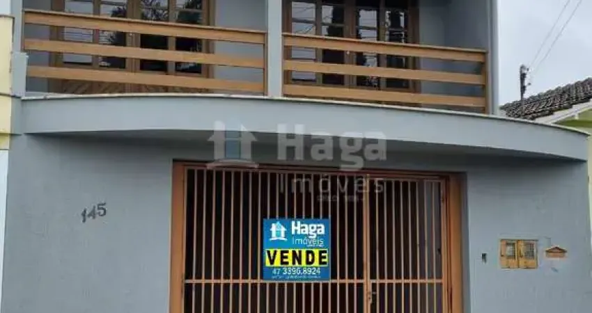 Casa à venda no bairro Santa Terezinha em Brusque/SC