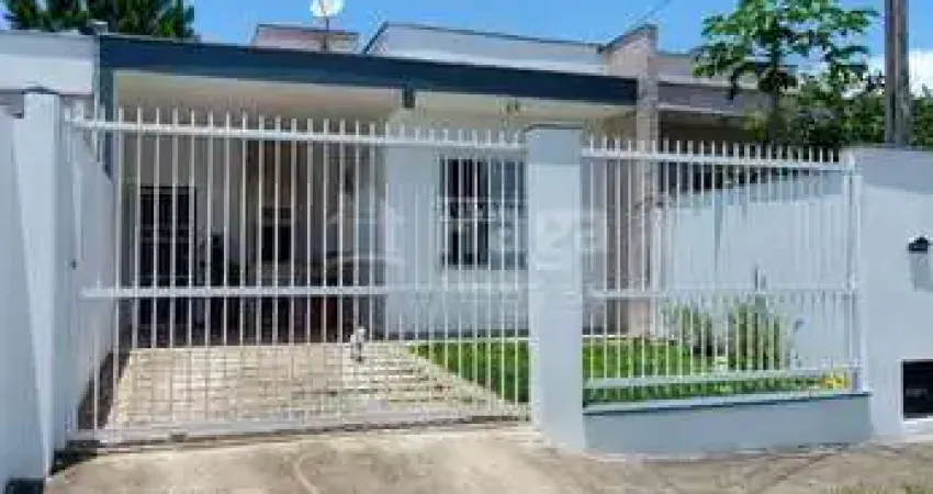 Casa a venda no bairro Itacolomi em Balneário Piçarras/SC