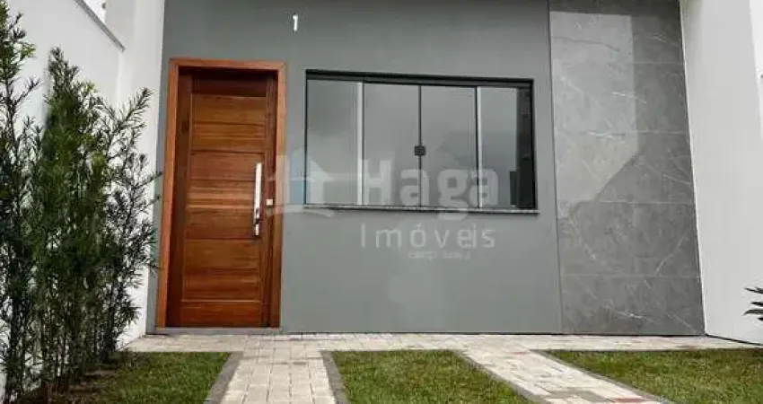 Sobrado geminado à venda no bairro Limoeiro em Brusque/SC.