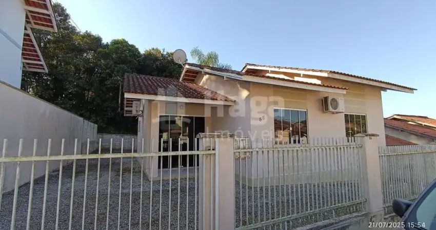 Casa semi mobiliada á venda no Bairro Paquetá em Brusque/SC