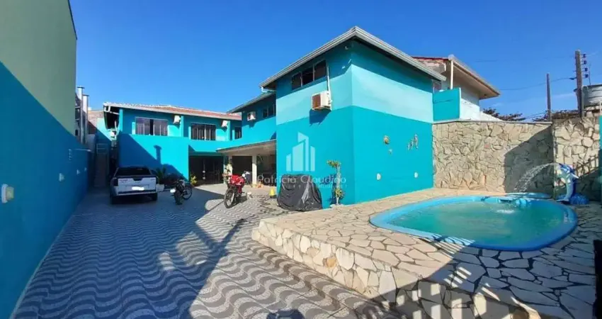 Conjunto residencial Com 05 Apartamentos, Á 100 Metros Da Praia!