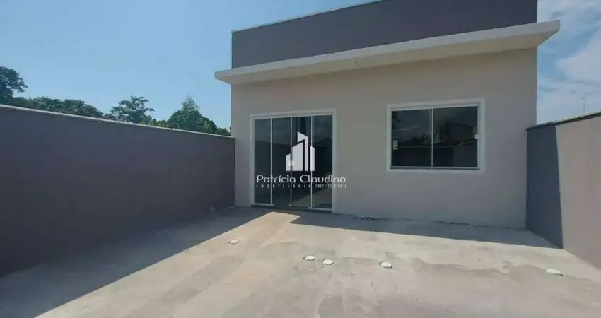 Casa nova com 02 quartos, 55m², a 900 metros da praia