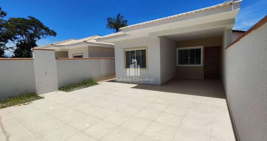 Casa nova com 03 dormitórios (01 suíte) á 400 metros da praia