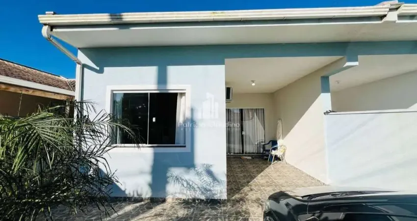 Excelente casa semi mobiliada, com 03 dormitórios (sendo 01 suíte) - rainha do mar!