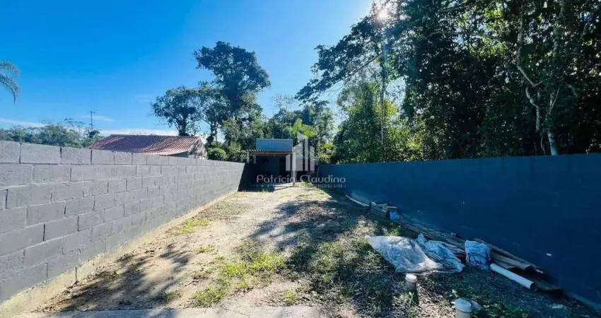 Casa Com Amplo Espaço De Terreno No Rainha Do Mundo!