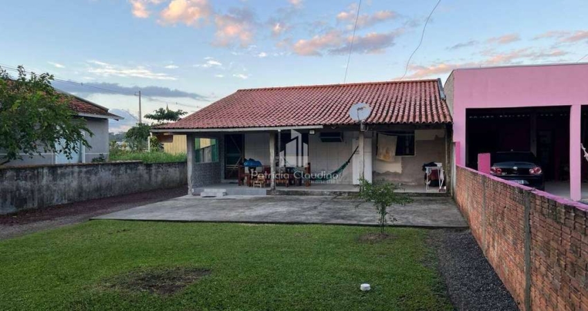 Casa Com Amplo Espaço De Terreno, 03 Dormitórios (Sendo 01 Suíte) - Barra Do Saí!