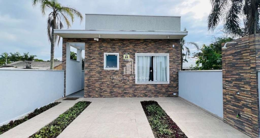 Excelente Casa Com 03 Dormitórios (Sendo 1 suíte) - Com Piscina á 320 metros da Praia.