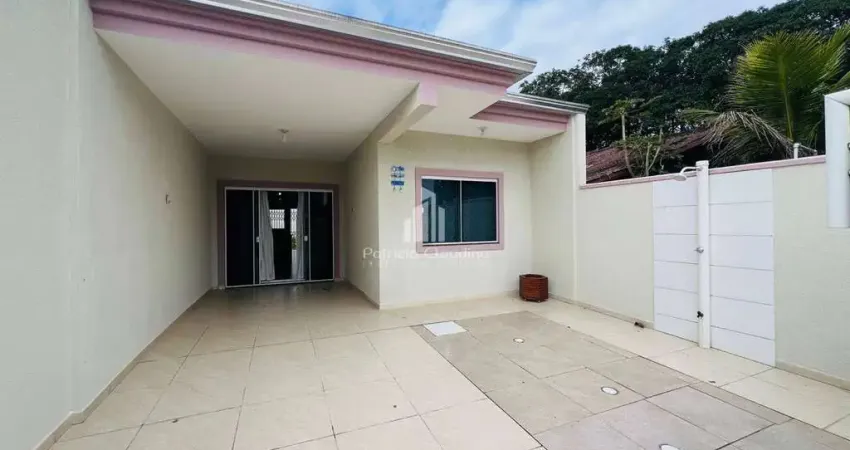 Excelente casa com 03 dormitórios (sendo 01 suíte) no balneário cambiju!