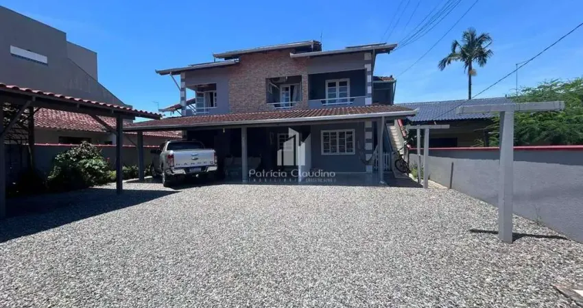 Prédio Residencial com 5 Unidades em Avenida de Alto Fluxo em Itapoá