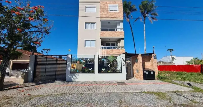 Apartamento com 03 quartos (01 suíte), á poucos metros da praia