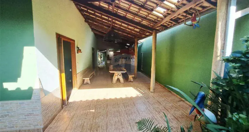 Uma chácara de 940 m² com 3 casas maravilhosas, construções usadas mais muito novas.