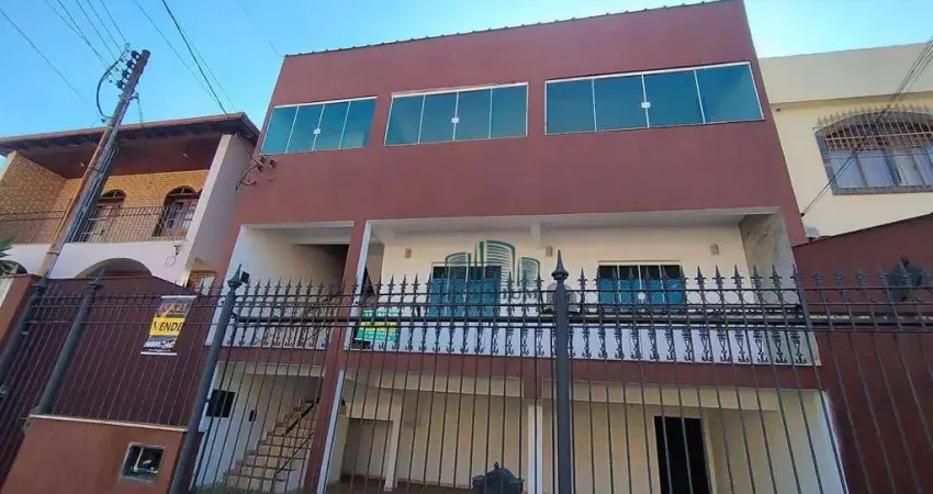 Casa de 4 quartos, 4 vagas e amplo terraço gourmet- monte castelo