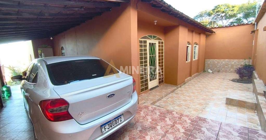 Casa com 6 quartos e 3 banheiros - 250 mt²- Bairro Santa Maria