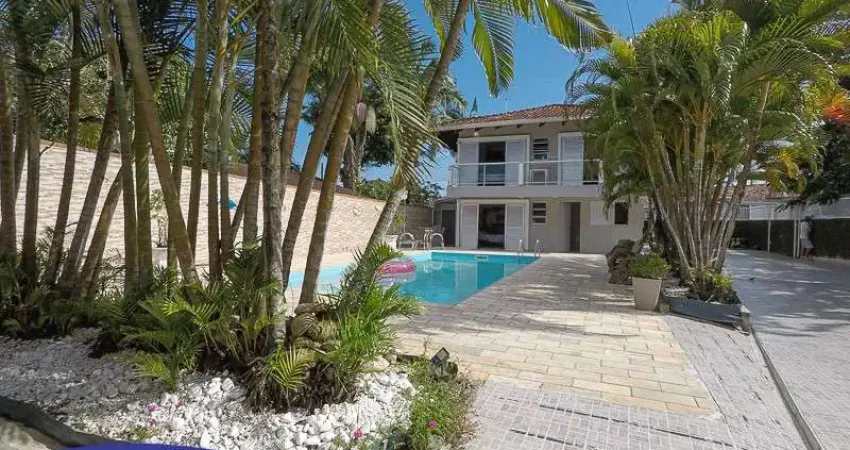 Casa com 5 quartos à venda na Rua Dr. Xavier da Silva, 1.313, Centro, Guaratuba