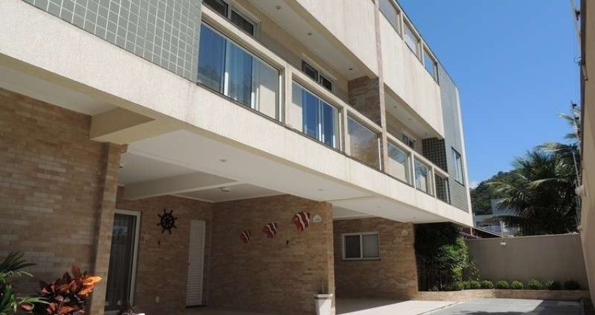 Casa com 3 quartos à venda na Rua Irati, 455, Centro, Guaratuba