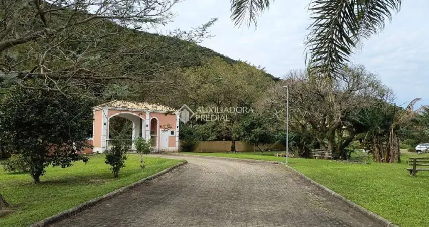 Terreno em condomínio fechado à venda na Rodovia Francisco Thomaz dos Santos, 748, Morro das Pedras, Florianópolis