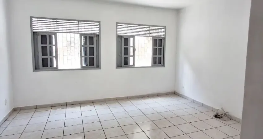 Oportunidade em lagoa nova ! três quartos, sendo uma suíte ! localização privilegiada !