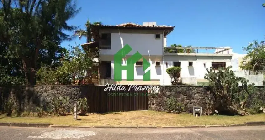 Imperdível, casa à venda no coração de Patamares, com vista mar, piscina e 1.520m² de terreno.