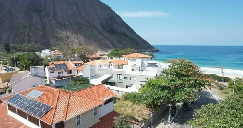Terreno à venda na Avenida Mathias Sandri, Itacoatiara, Niterói