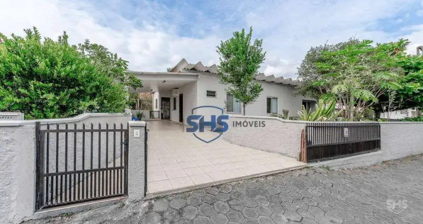 Casa com 4 dormitórios à venda, 172 m² por R$ 650.000,00 - Água Verde - Blumenau/SC