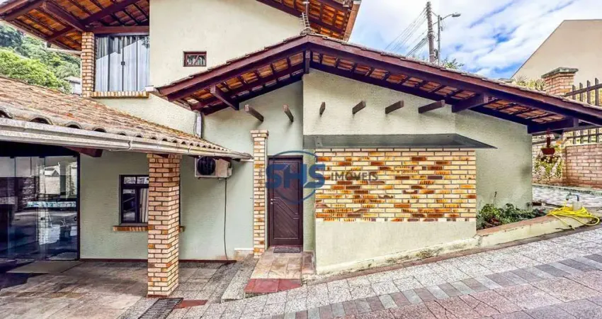 Casa com 04 dormitórios a venda no bairro Itoupava Seca