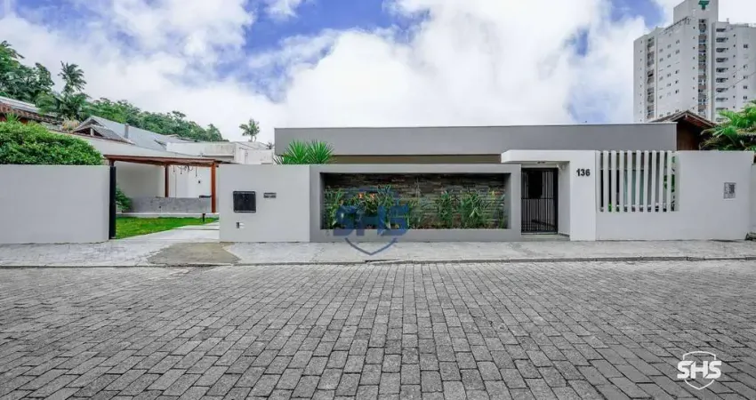 Linda casa plana com piscina no bairro Escola Agricola