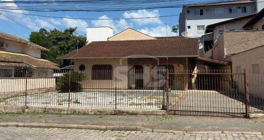 Casa com 3 dormitórios para alugar, 132 m² por R$ 6.000,00/mês - Vila Nova - Blumenau/SC