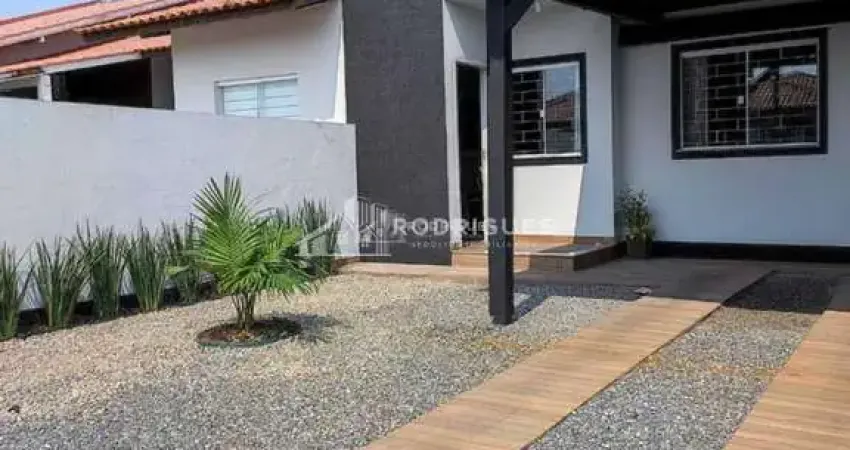 Linda casa com piscina no bairro universitario em tijucas sc