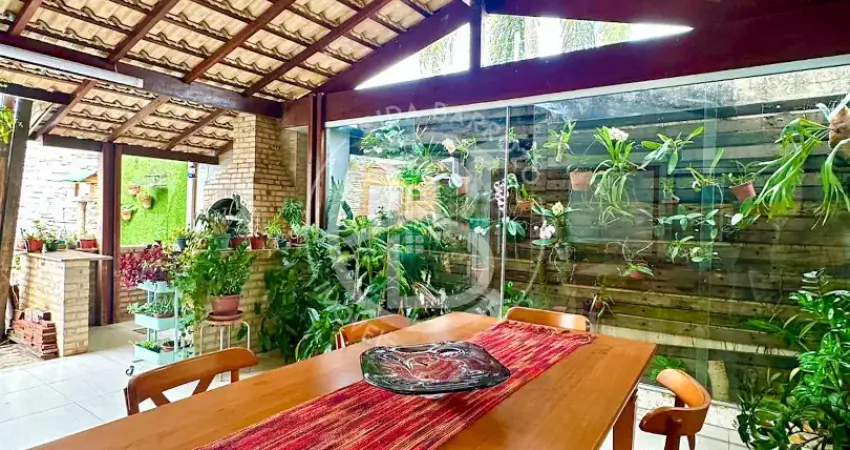 Casa duplex com 3 quartos sendo 1 suíte em hélio ferraz - serra/es
