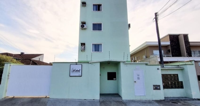Amplo e seguro apartamento no coração do Guanabara!