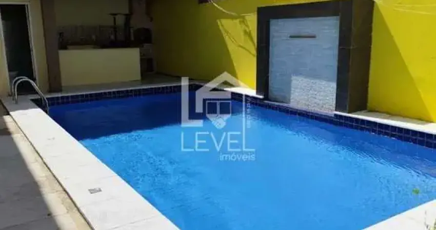 Casa 4 suítes sendo uma plena com hidromassagem e piscina