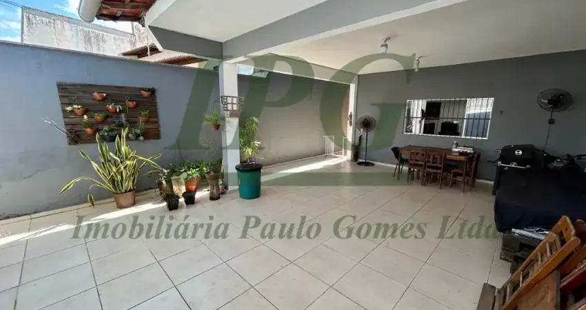 Casa Padrão - Casa de 3 Quartos com 1 Suíte e Quintal Frente/Fundos no São Judas Tadeu - Guarapari - ES