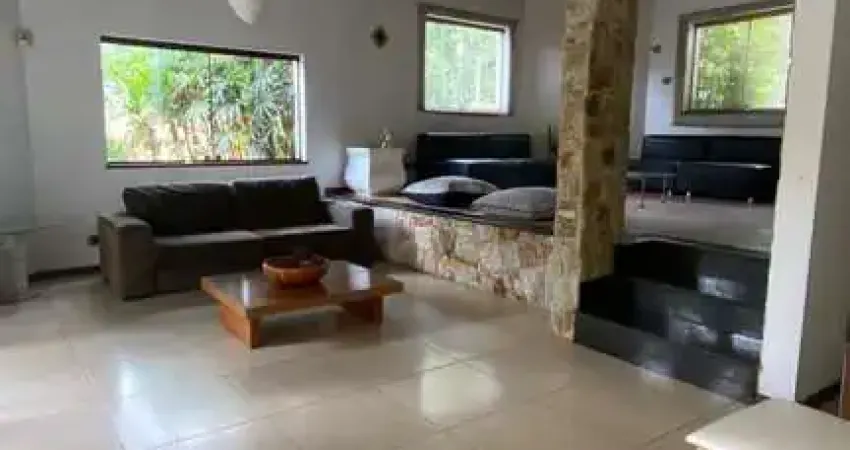 Casa no bolsão de interlagos 370m - 4 dorm - 3 suítes - 4 banheiros - 8 vagas