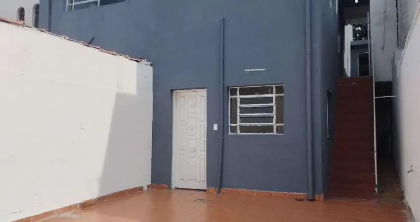 Sobrado 125 m² com 2 dormitórios, quintal amplo e edícula – 2 vagas