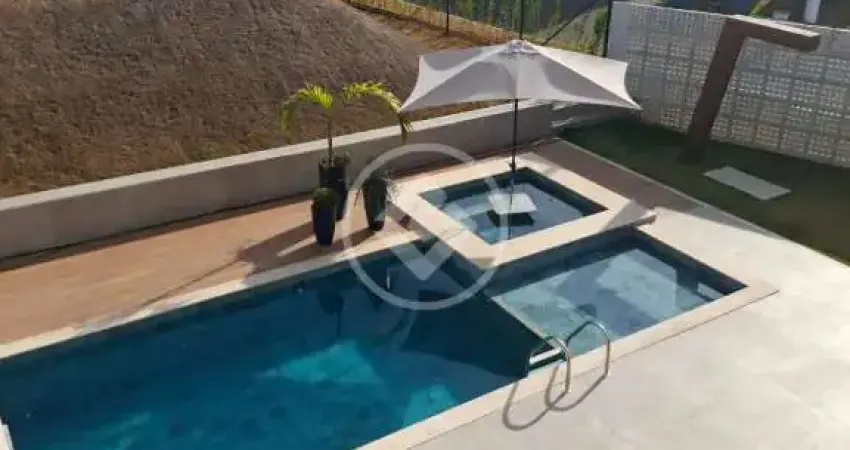 Casa  exclusiva com 5 quartos, área gourmet e 6 vagas,  segurança 24h. codigo: 150921