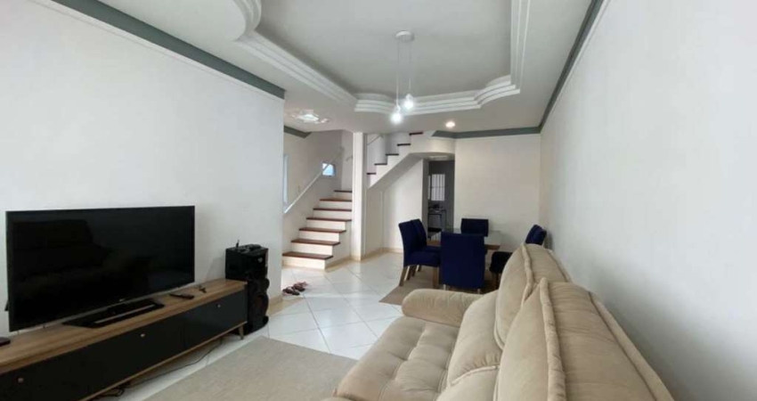 Sobrado com 3 quartos, Caiçara, Praia Grande - R$ 650 mil, Cod: 385