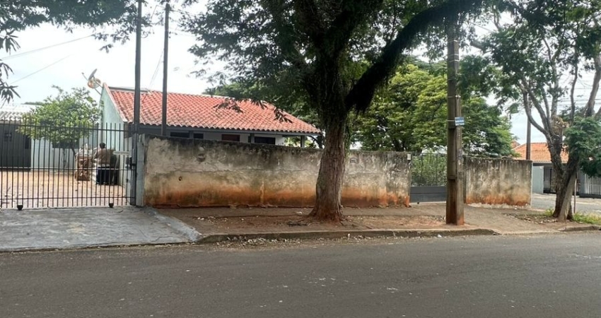 Vendo Casa de 3 quartos c/ espaço p/ contruir outra