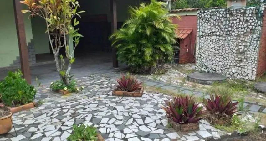 Ótima Casa com 5 quartos, 2 suítes, 4 vagas e churrasqueira a 150 metros da Praia