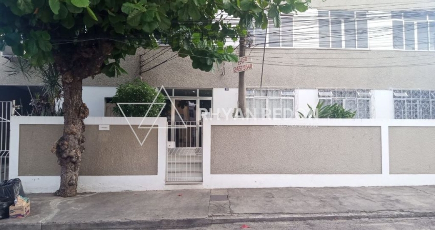 Apartamento exclusivo de 2 quartos, banheiro, 1 vaga, em condomínio fechado, em Bento Ribeiro