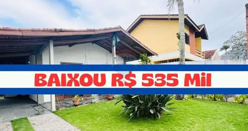 Imperdível! Casa com 5 Dormitórios e Espaço Gourmet a 150m da Praia no Stella Maris