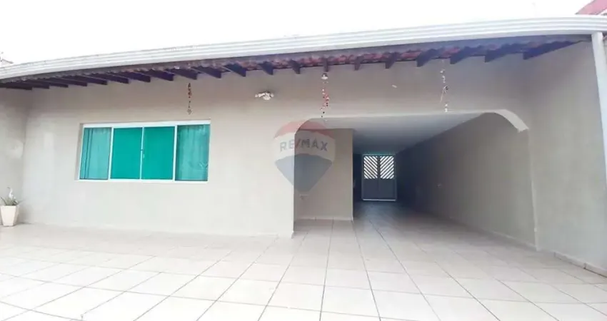Sua casa dos sonhos está aqui! 4 dorms, 2 suítes e área gourmet com forno à lenha a 600m do mar!