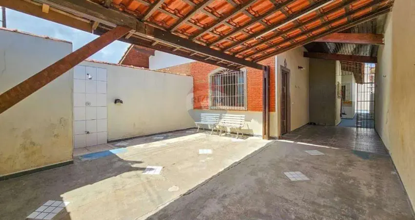 Oportunidade em peruíbe: casa reformada a venda no bairro ribamar apenas a 750m do mar