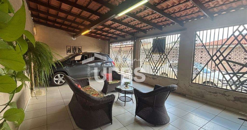 Casa com 4 quartos à venda na Rua R 3, Vila Redenção, Goiânia