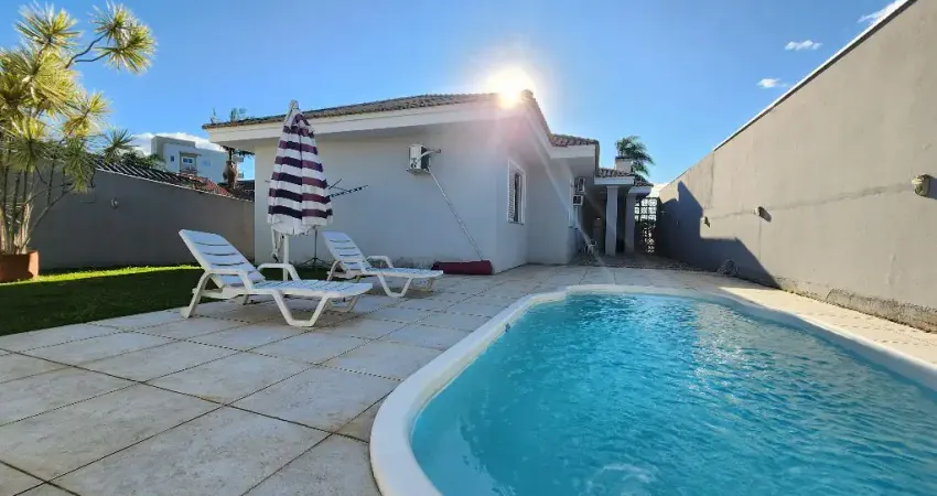 Casa plana com 4 quartos e 100% mobiliada com piscina à venda no saguaçu em joinville