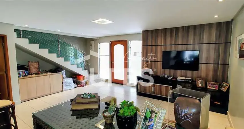 Sobrado de 4 quartos em condominio fechado parque amazonia mont pellier